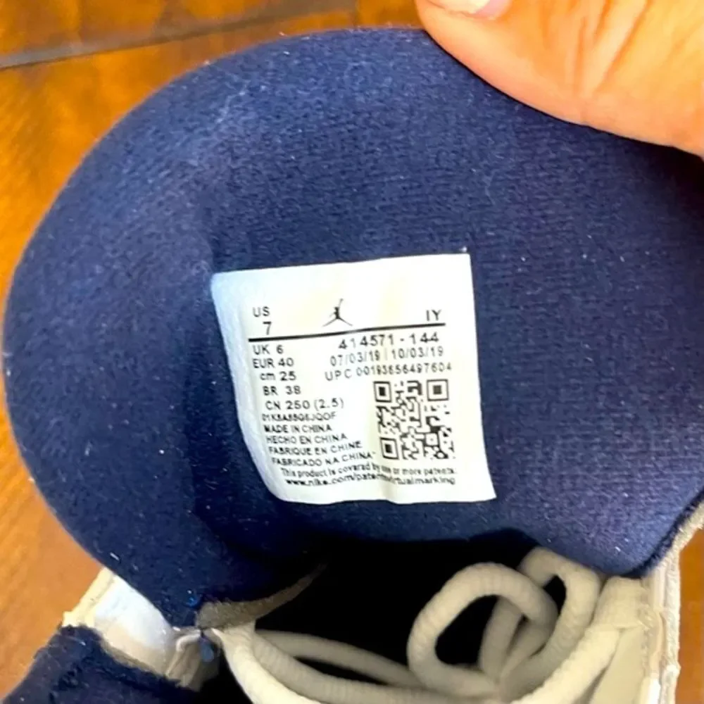 Air Jordan 13 Obsidian powder blue white